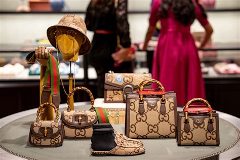 gucci goiania|Gucci traduz todo seu conceito em nova loja no  .